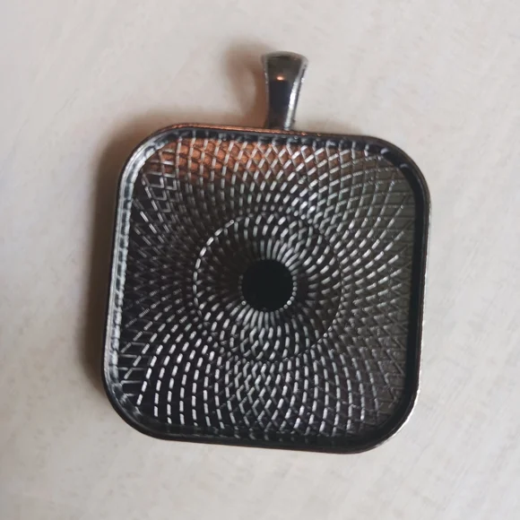 Ten Pendant Trays and Cabachons - Picture 4 of 6